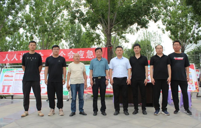 人人講安全 個(gè)個(gè)會應(yīng)急 | 集團(tuán)公司積極參加安陽市“安全生產(chǎn)宣傳咨詢?nèi)铡被顒?>
                                                                    </div>
                                <div   id=